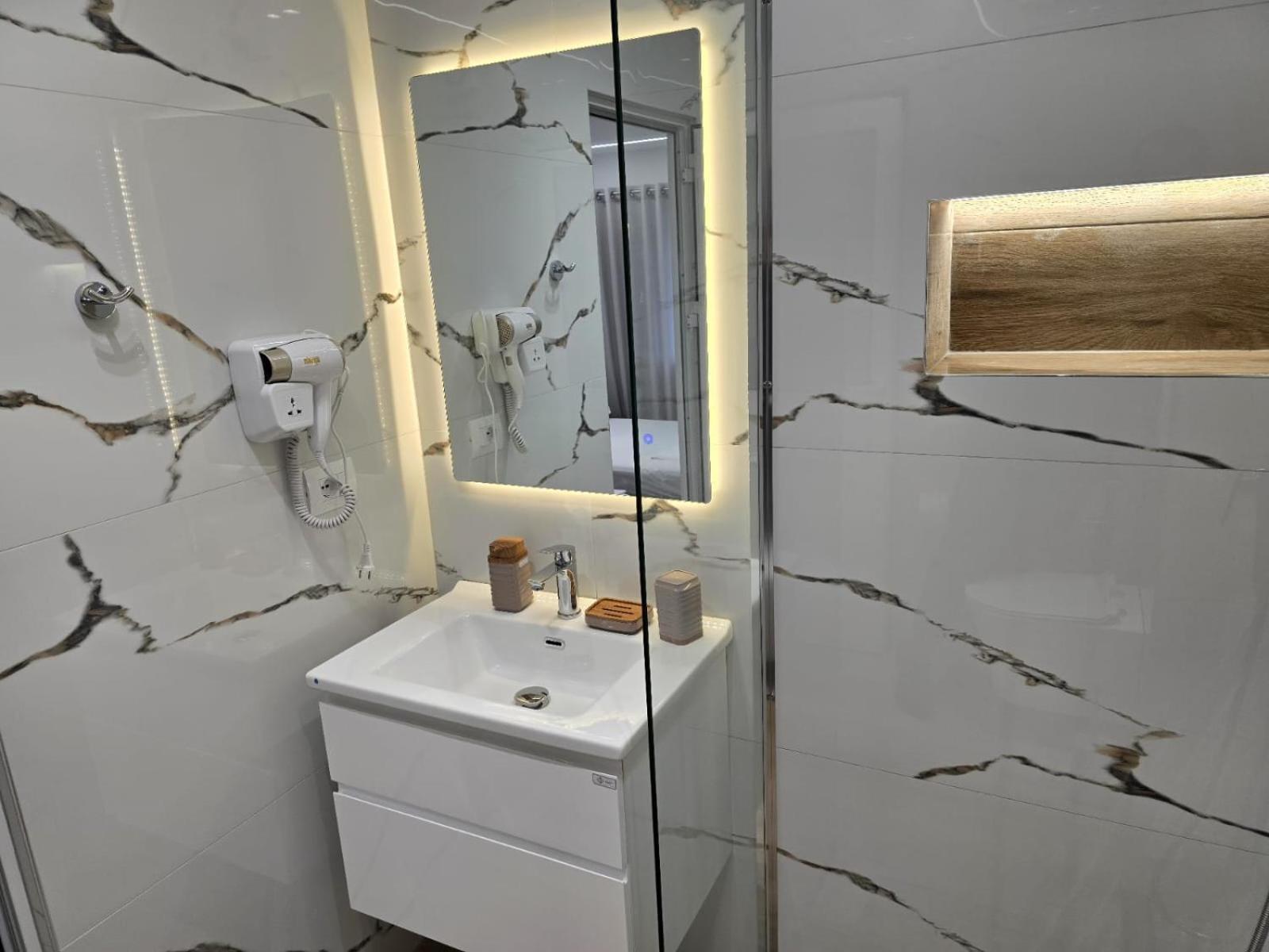 Aila Apartment Саранда Экстерьер фото